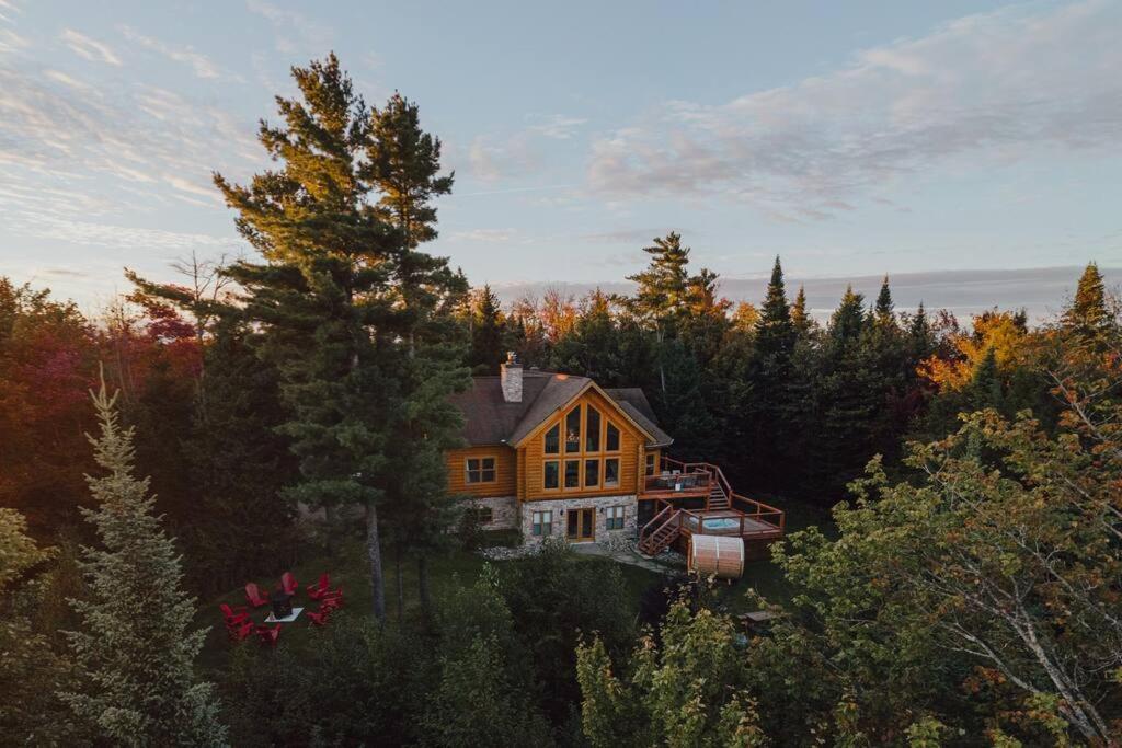 Chalet Red Deer Spa At Fiddler Lake Mille-Isles Zewnętrze zdjęcie